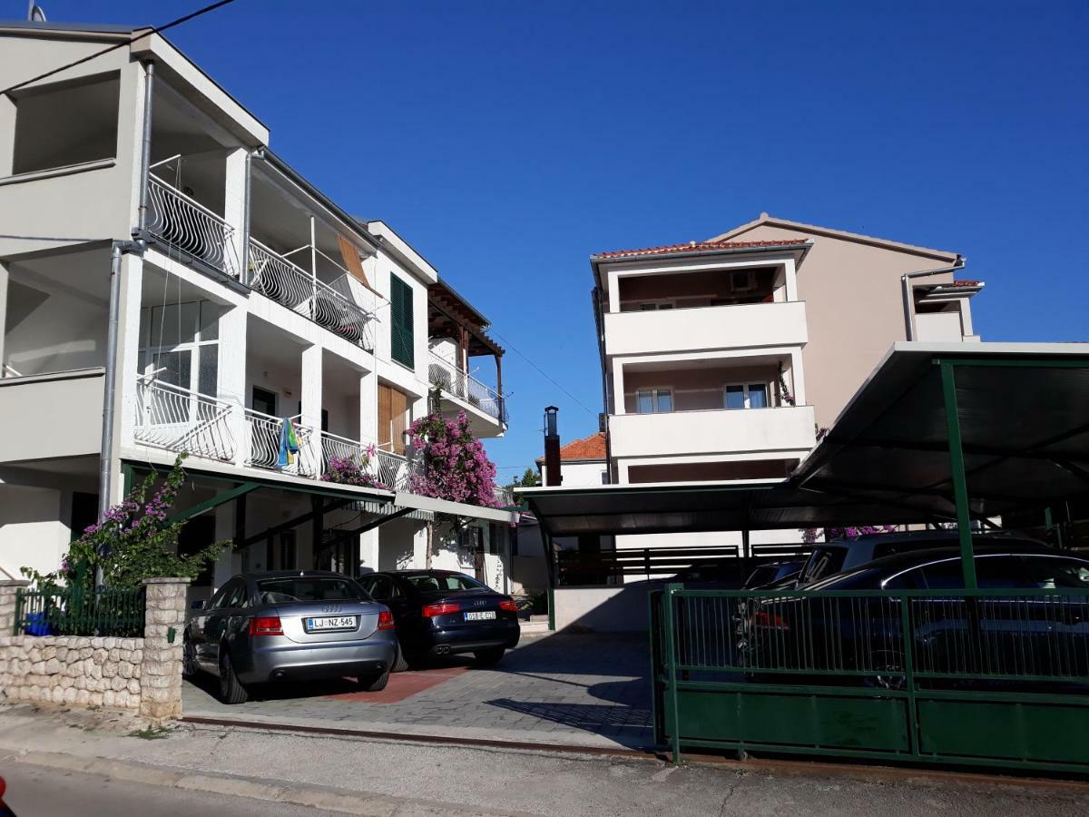 Apartmani Diana Биоград на Мору Екстериор снимка