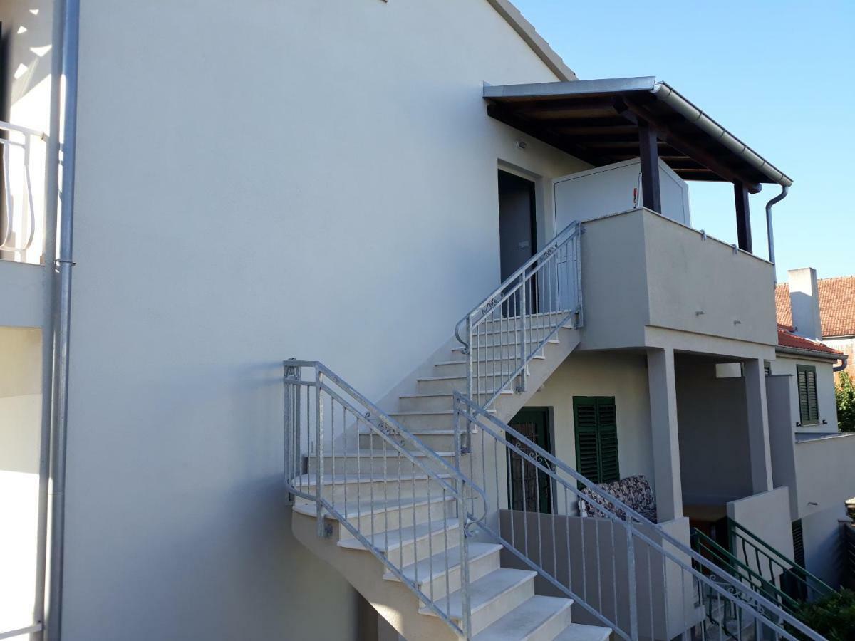 Apartmani Diana Биоград на Мору Екстериор снимка